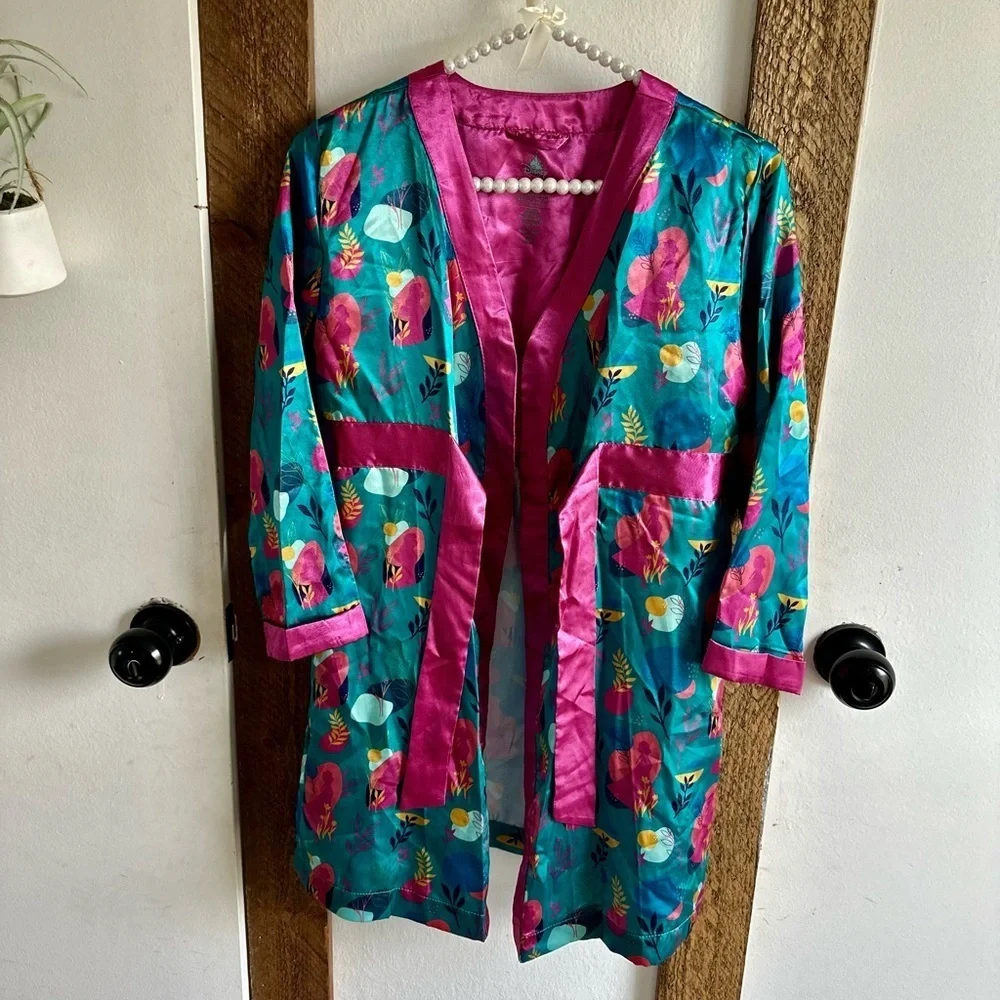 Rare Disney Frozen Girl’s Silky Robe Size 7/8 ADORABLE Seriously the cutest robe